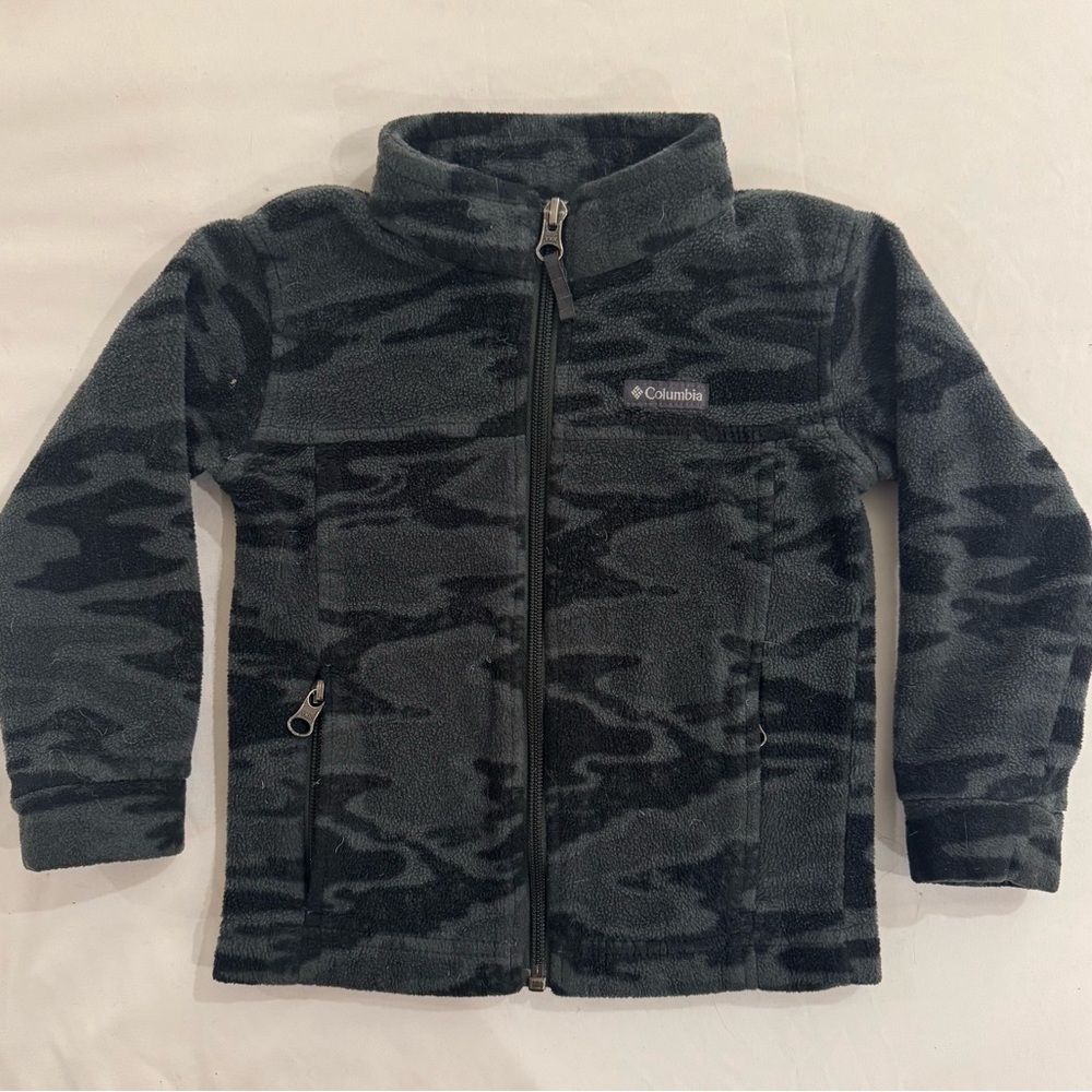 Columbia Kids Jacket in Black and Gray Camo